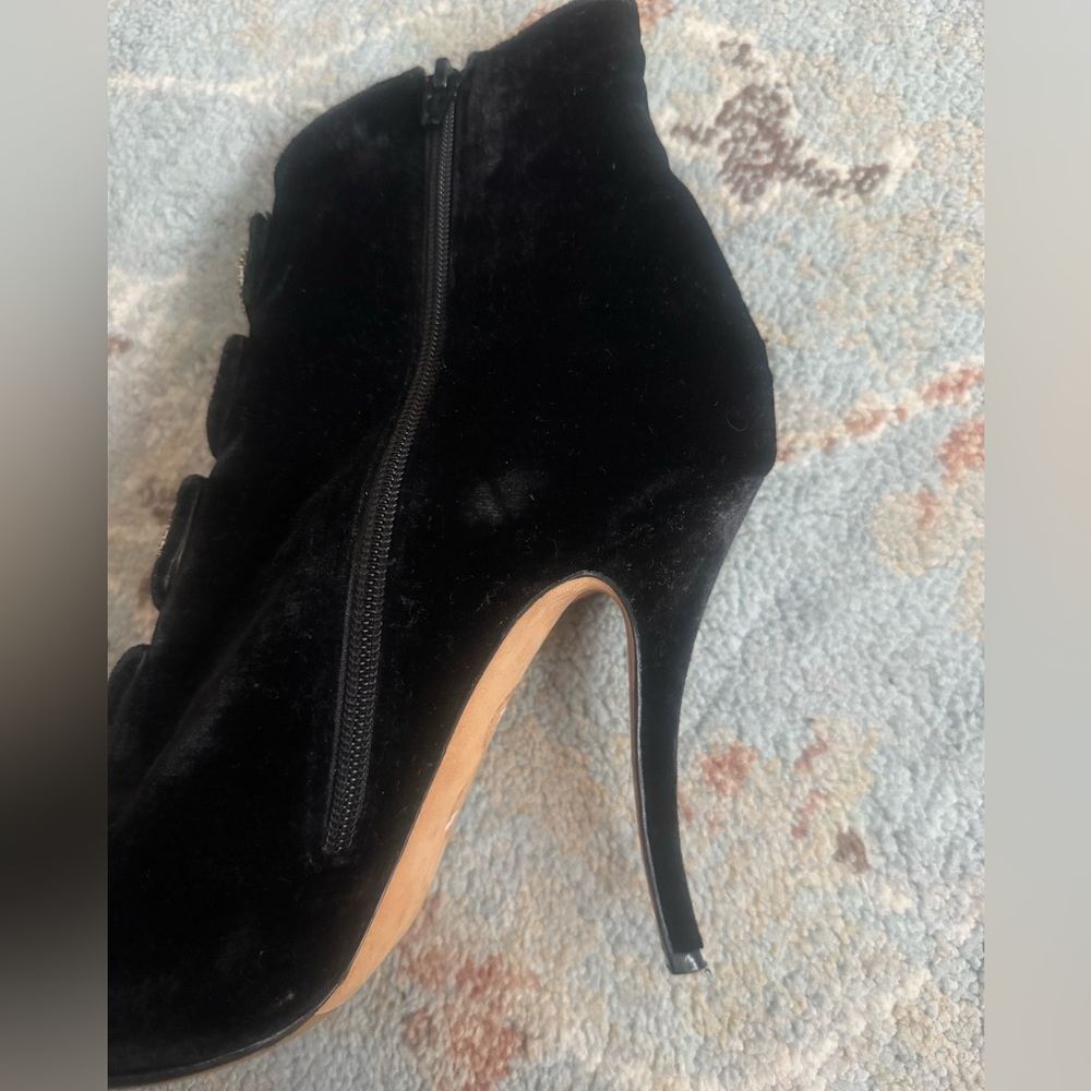 MANOLO BLAHNIK ONE OF A KIND?!?? - Picture 6 of 12